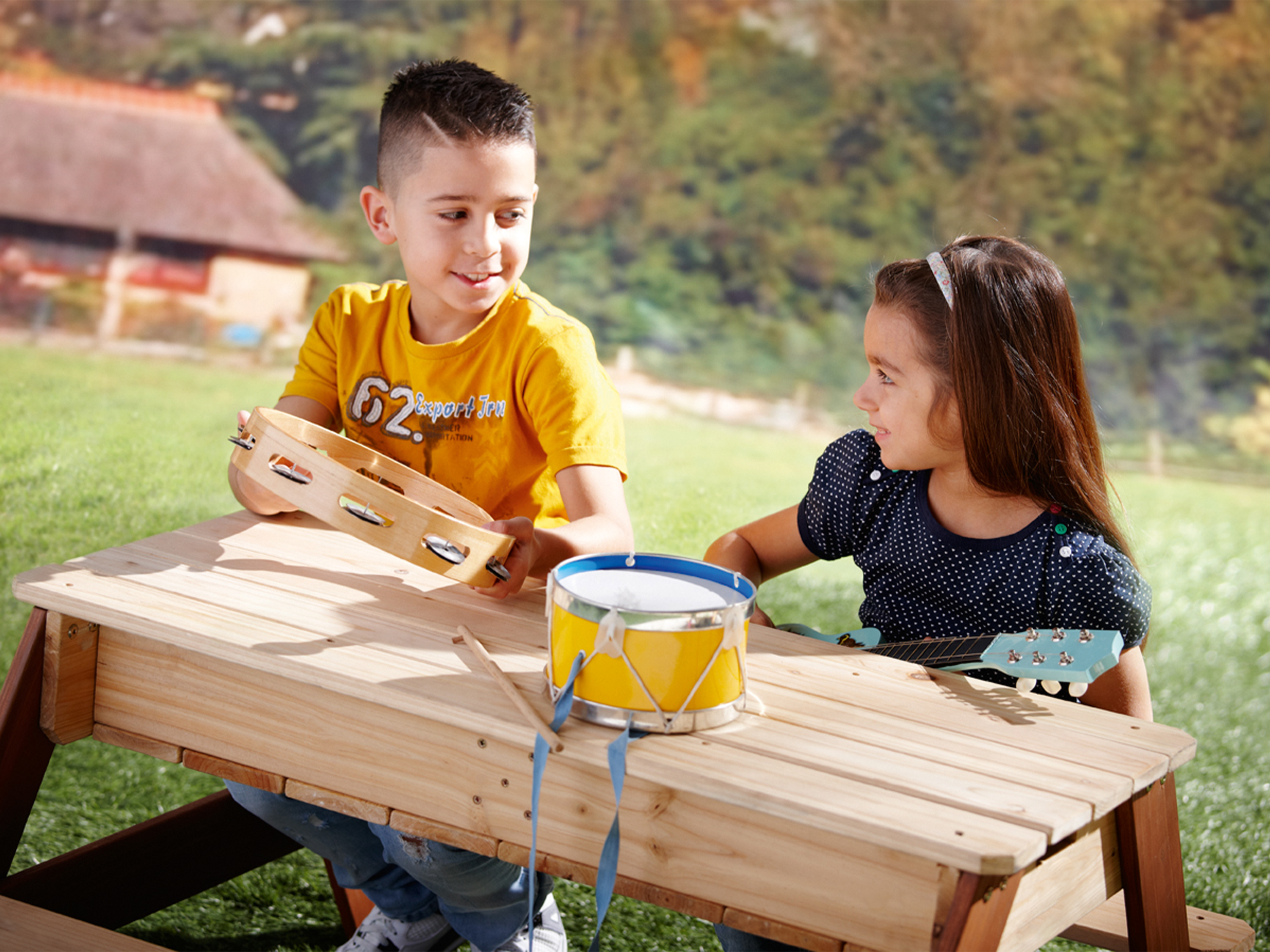 Nick Sand & Water Picnic Table Brown with Umbrella