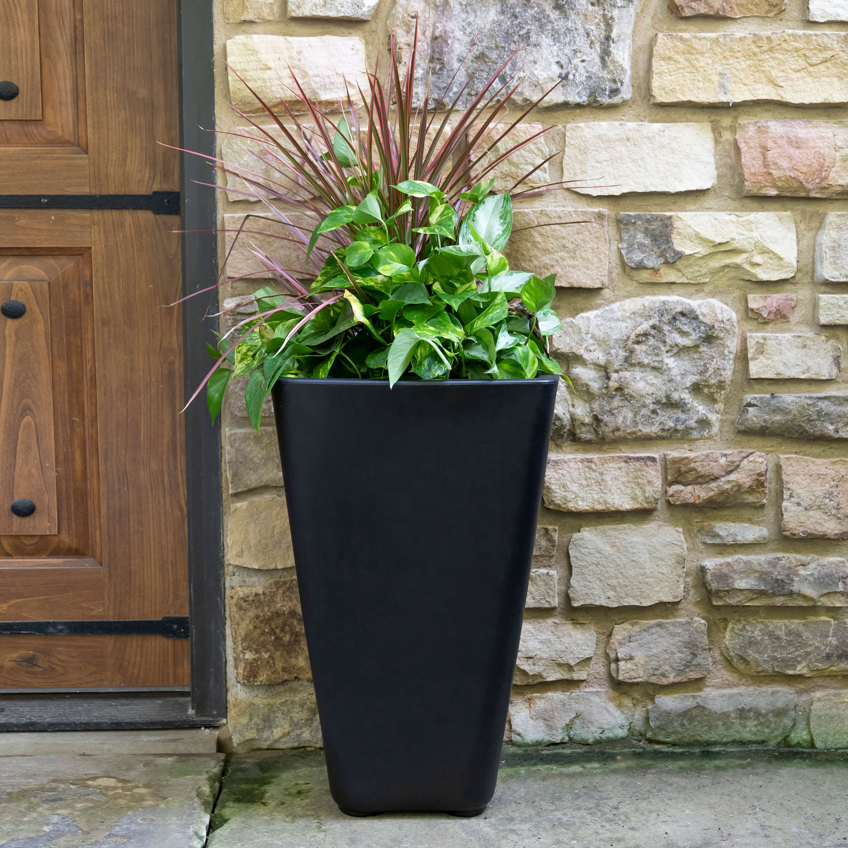 Bridgeview Tall Planter - Onyx Black