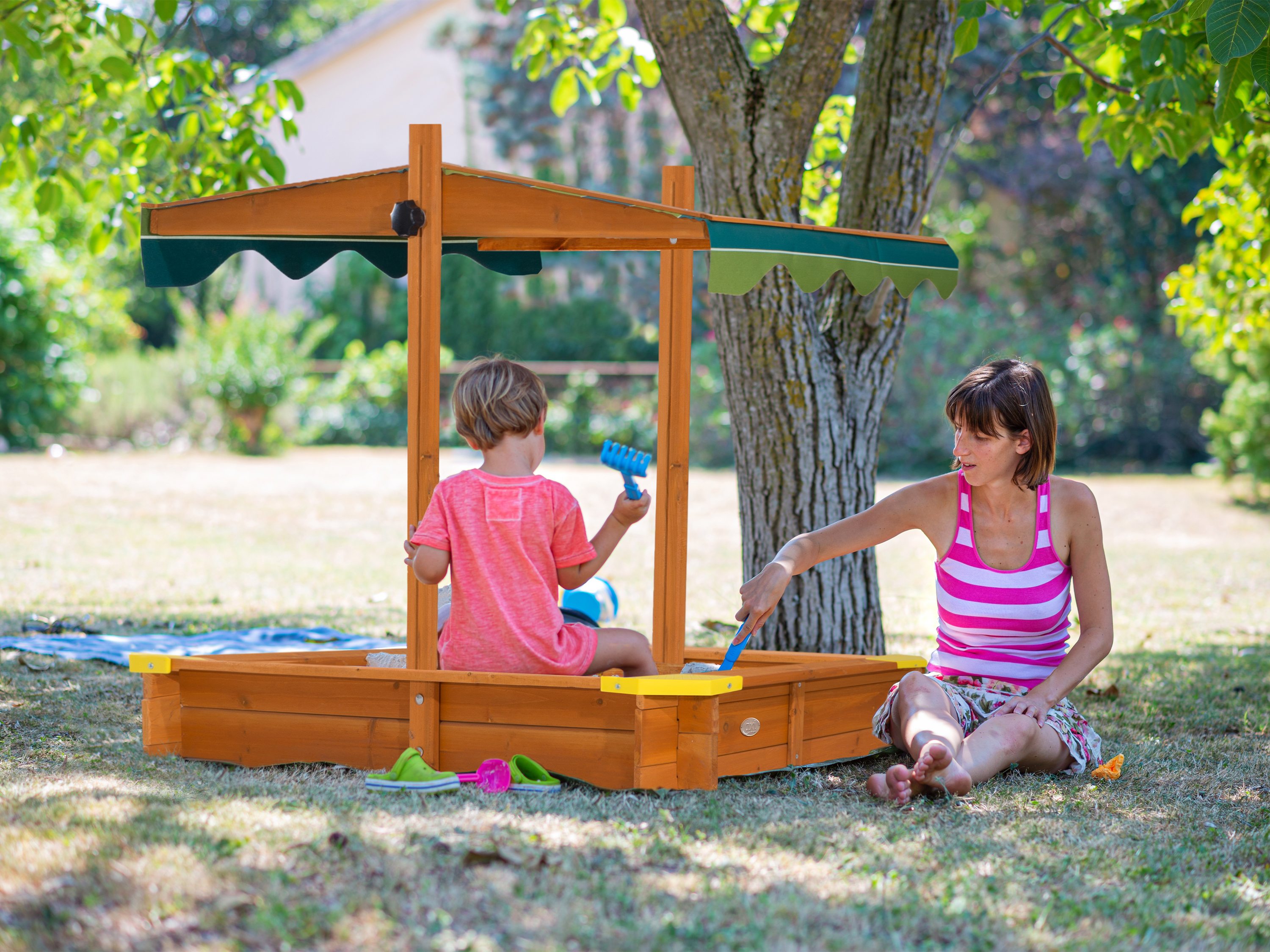 Lily Sandbox with Canopy Brown/Green