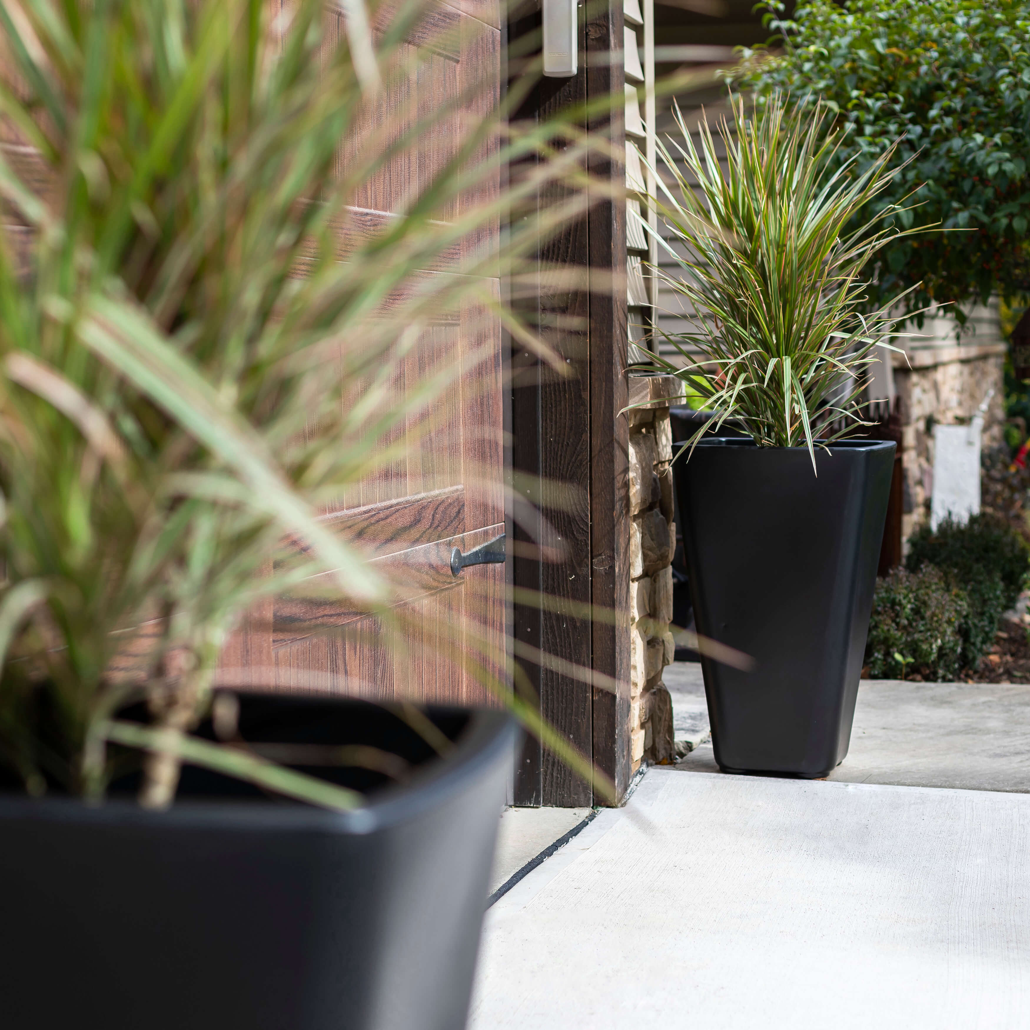 Bridgeview Tall Planter - Onyx Black