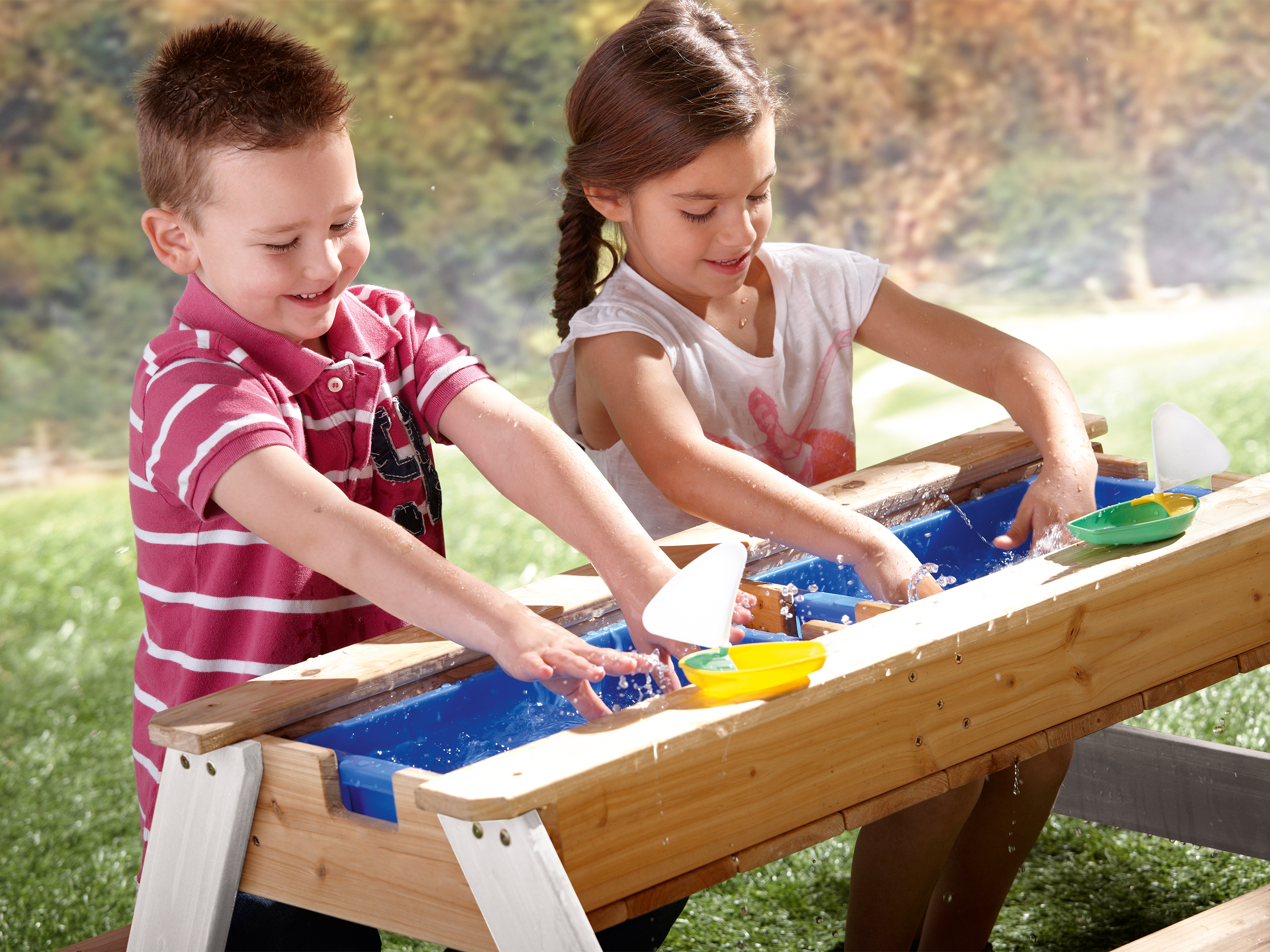 Nick Sand & Water Picnic Table Brown/White - Umbrella Blue/White