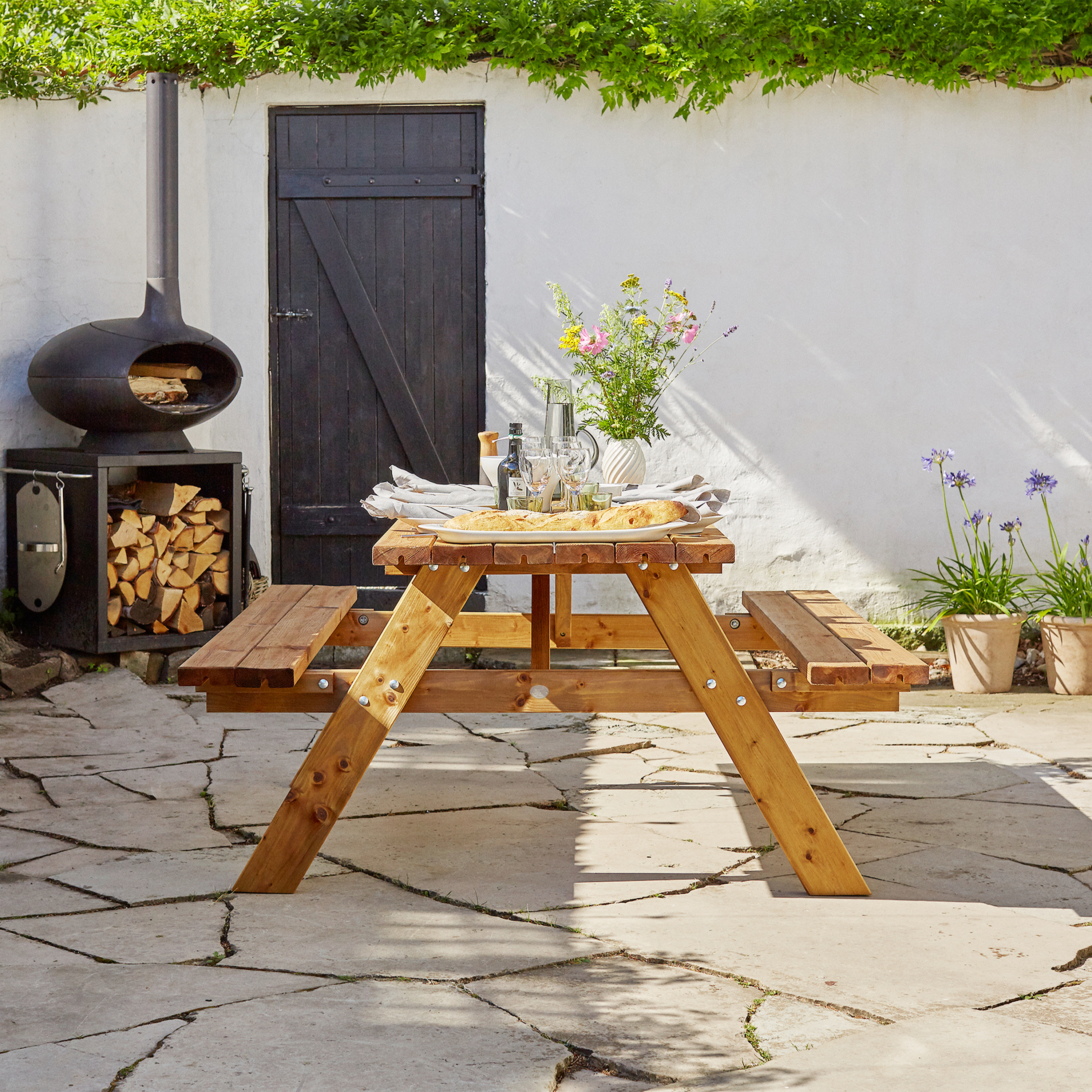 AXI Julie Wooden Picnic Table Classic 177 x 154 cm - Brown