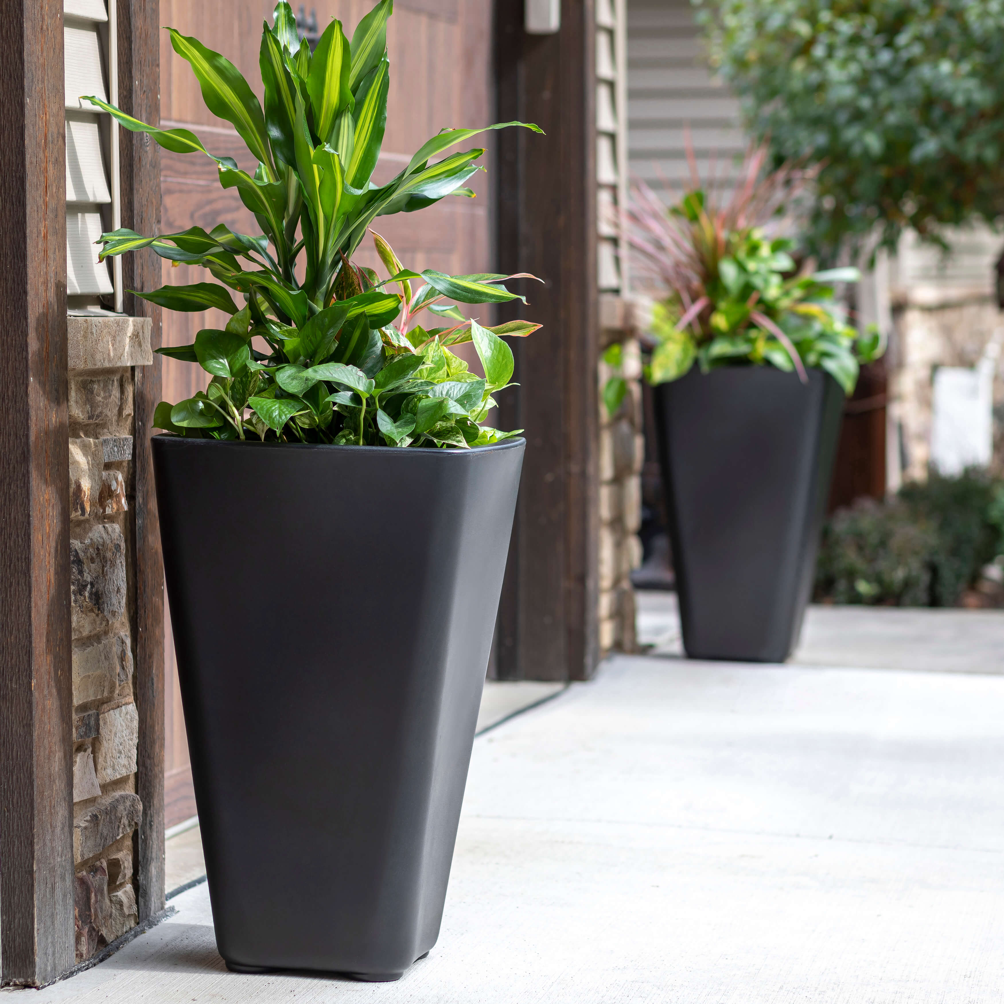 Bridgeview Tall Planter - Onyx Black