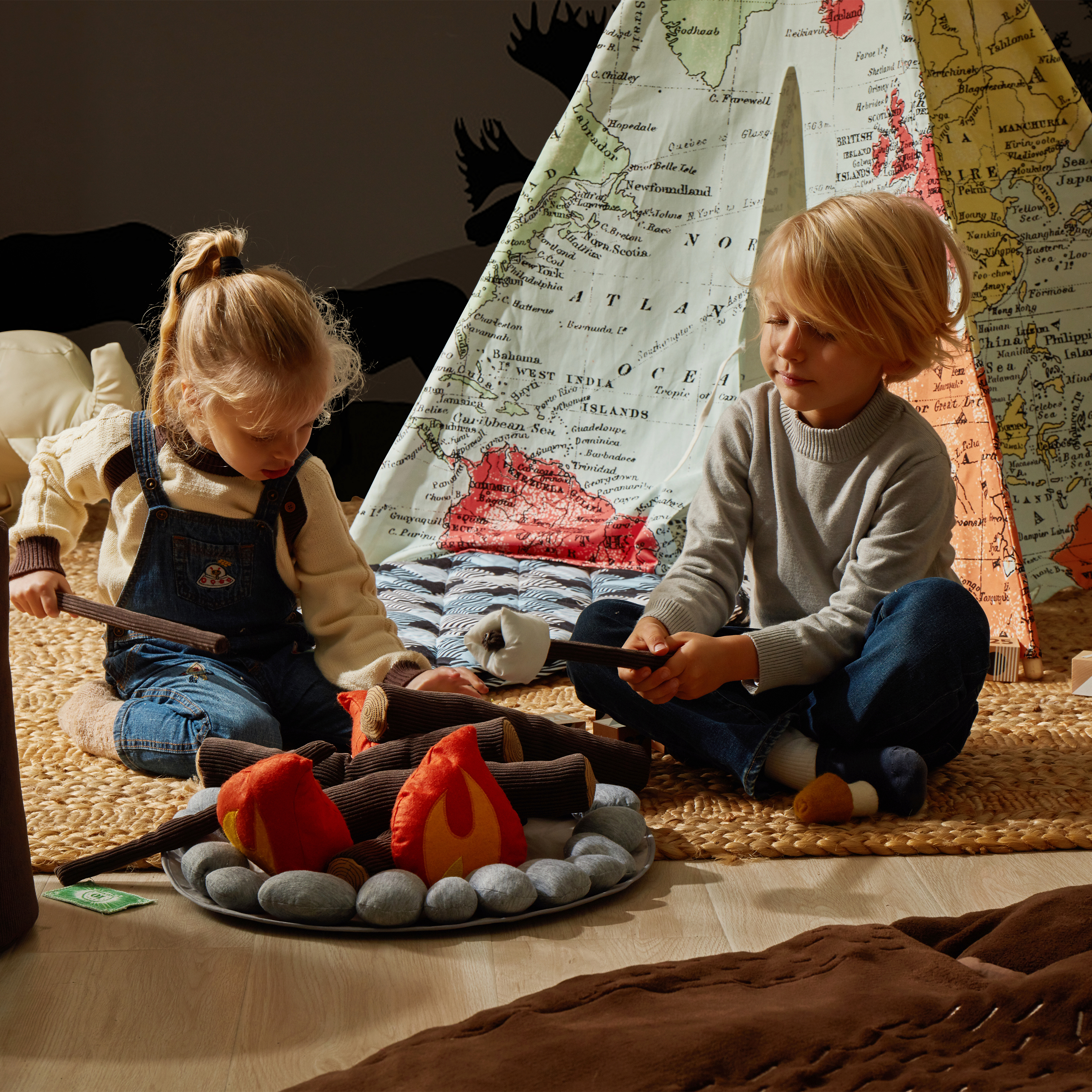 Sunny World Map Teepee Tent - Multicolor