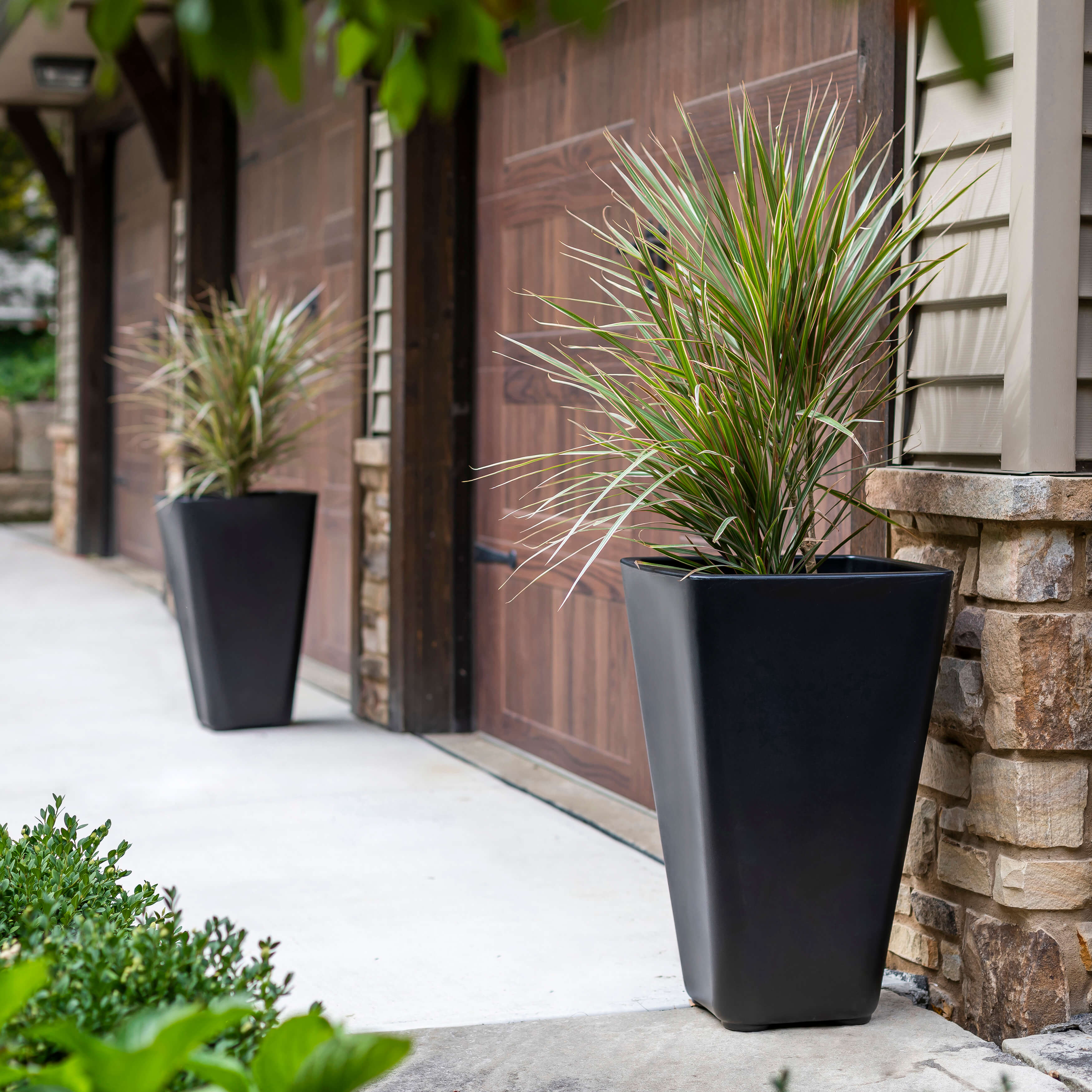 Bridgeview Tall Planter - Onyx Black