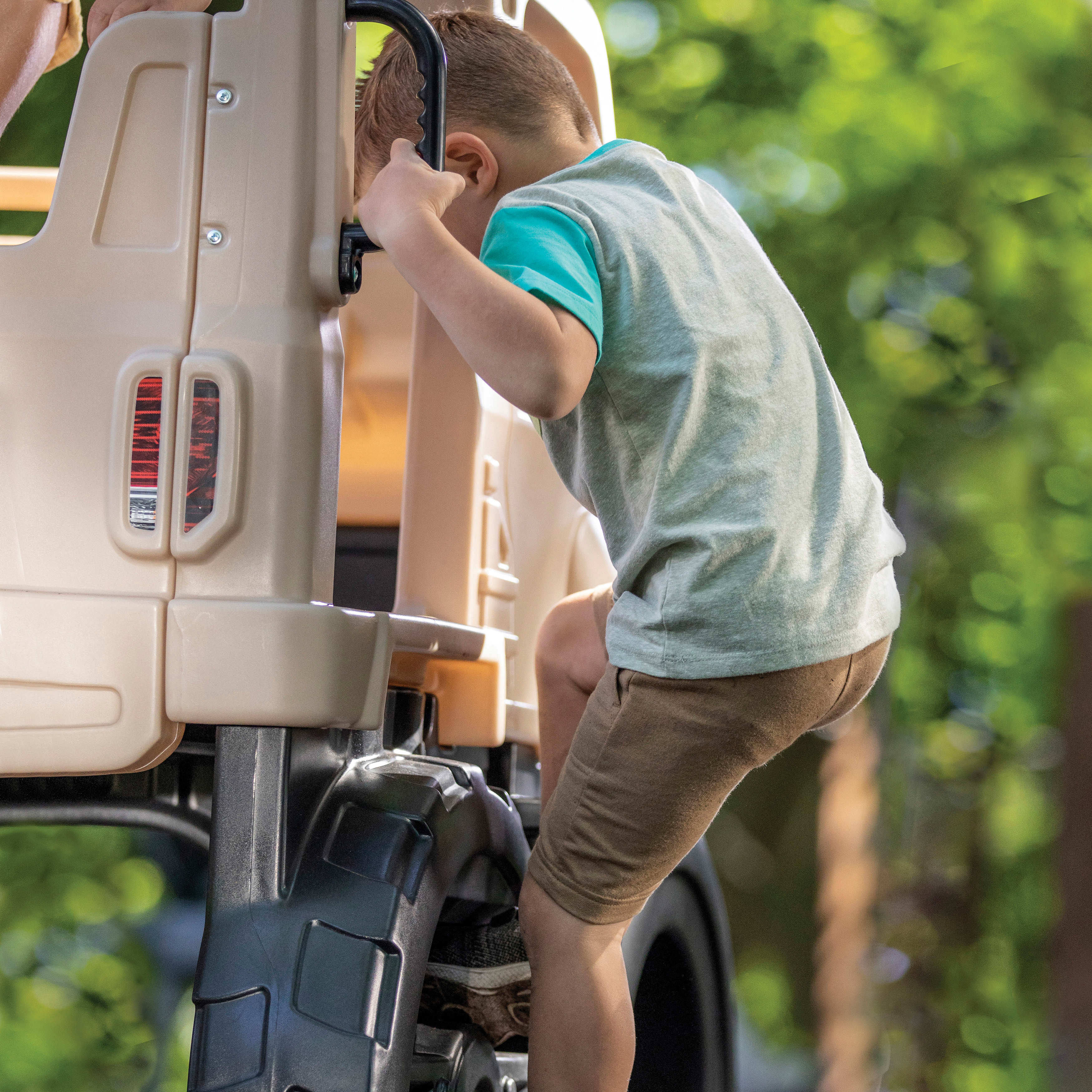 Safari Truck Climber