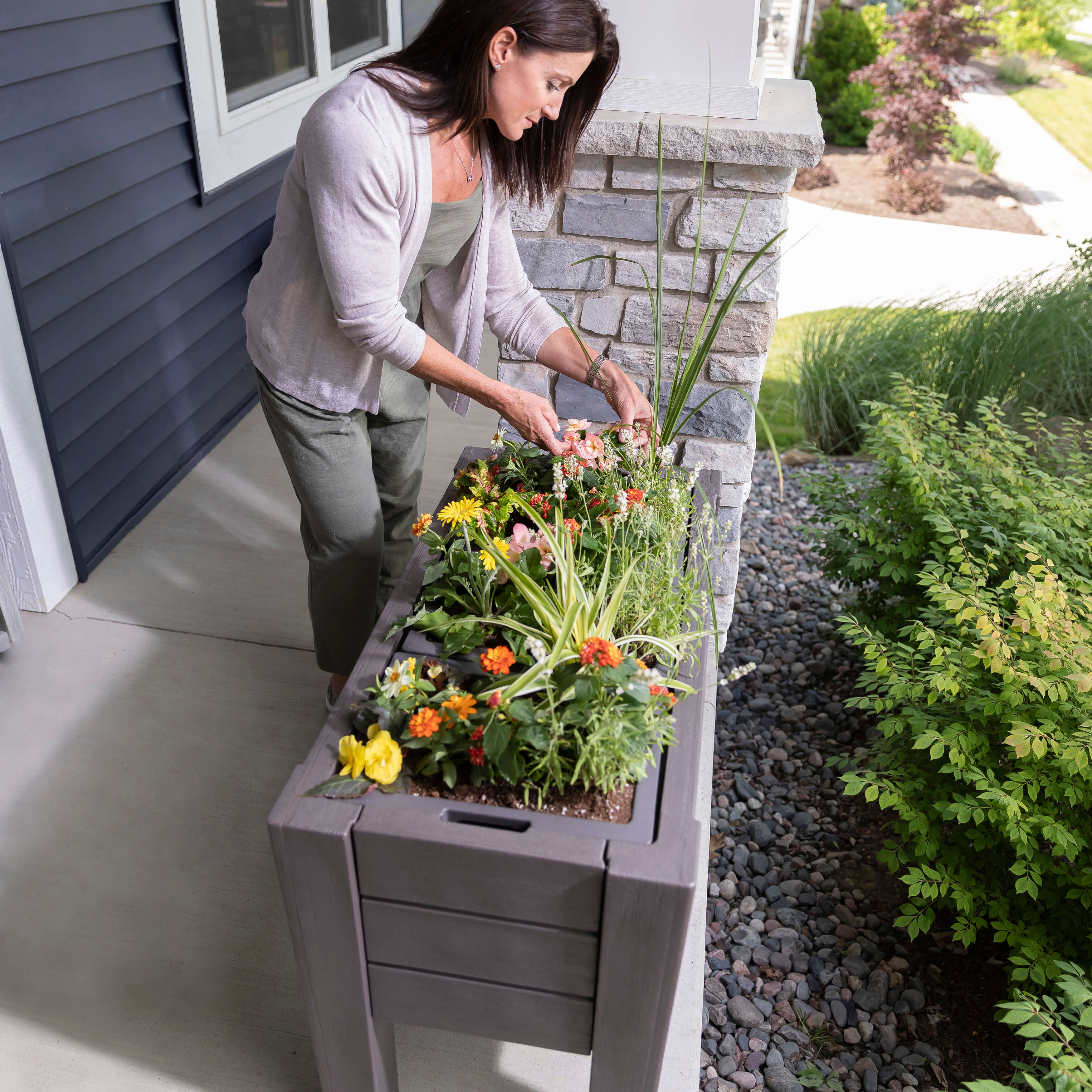 Step2 Lakewood Raised Planter Box - Dark Cedar