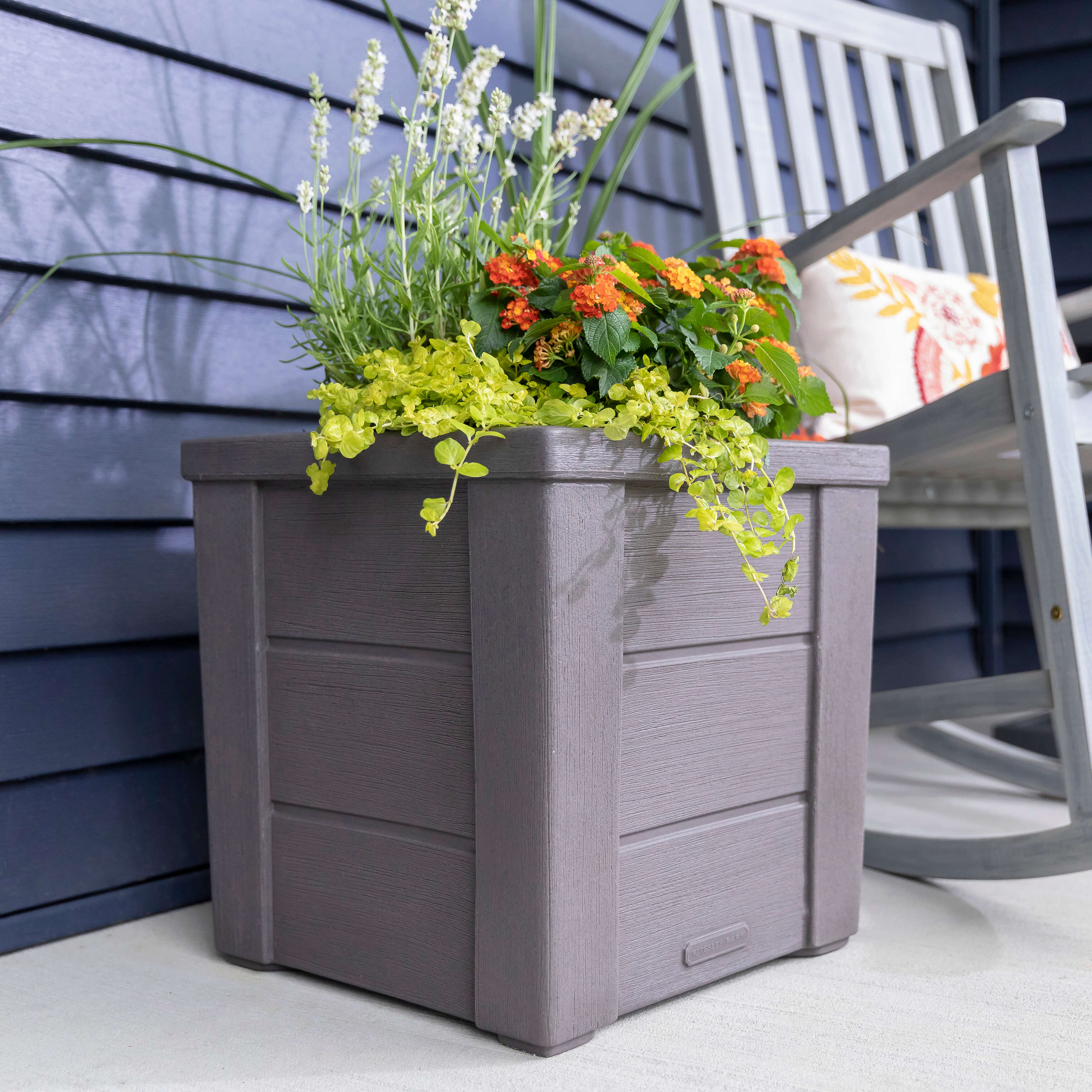 Lakewood Planter Box - Dark Cedar