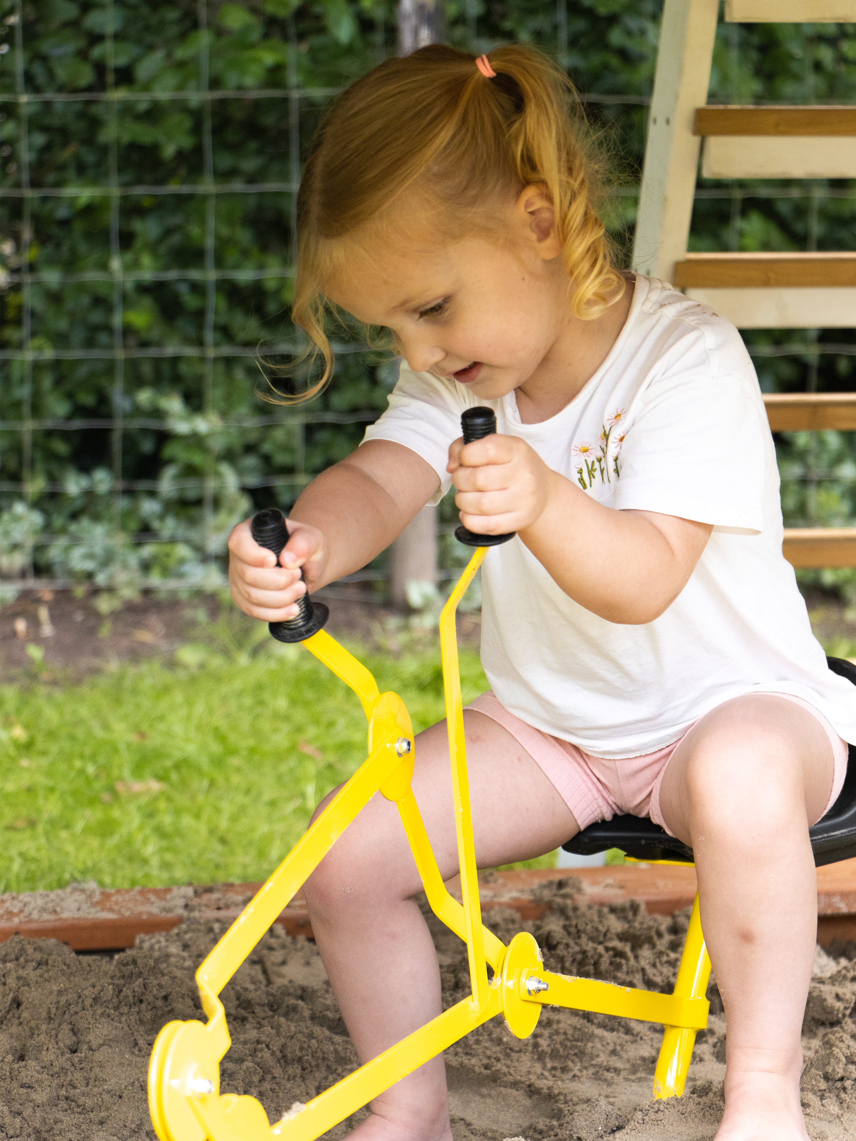 AXI Justin the Sand Digger for the Sandbox - Yellow/Black