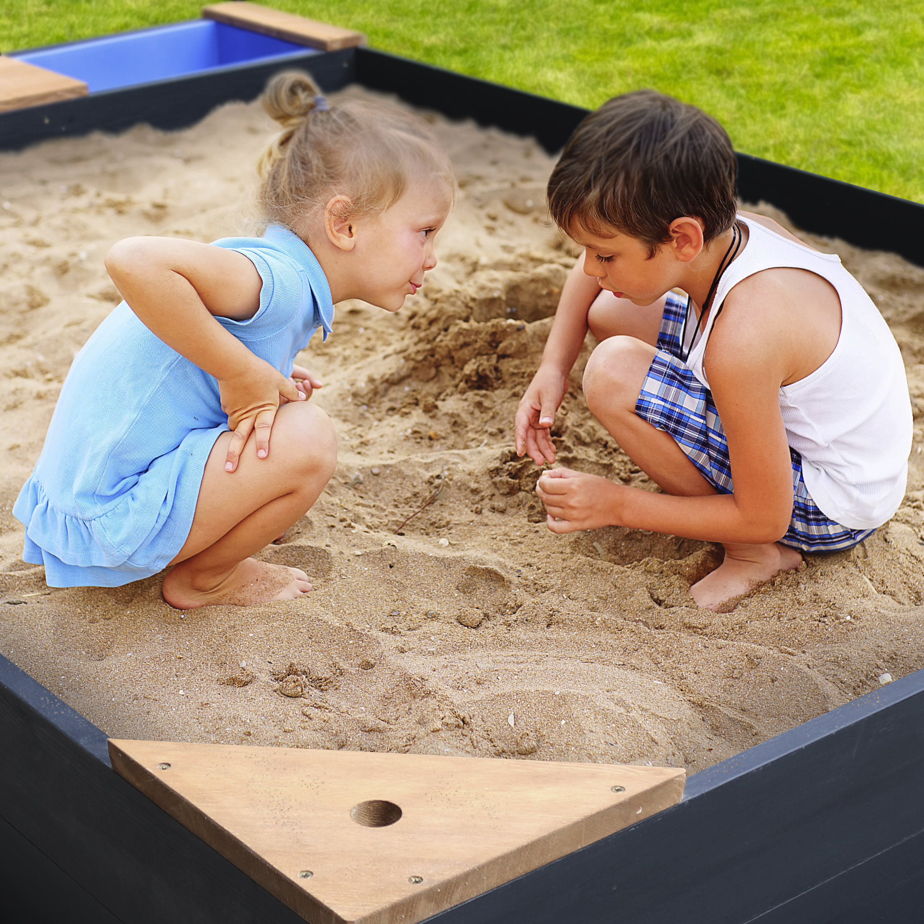 Kelly Sandbox with Bins and Bench Anthracite/Brown