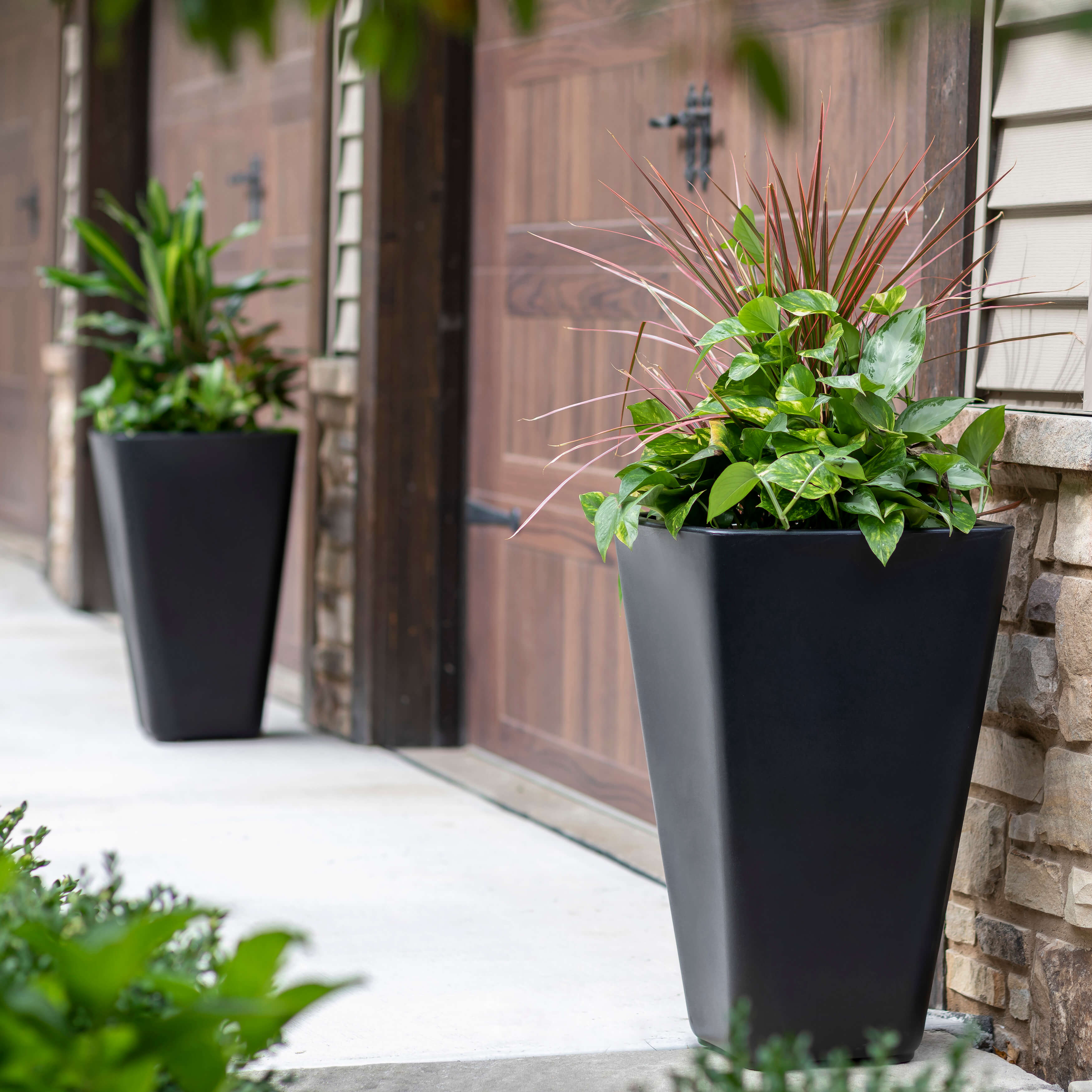 Bridgeview Tall Planter - Onyx Black