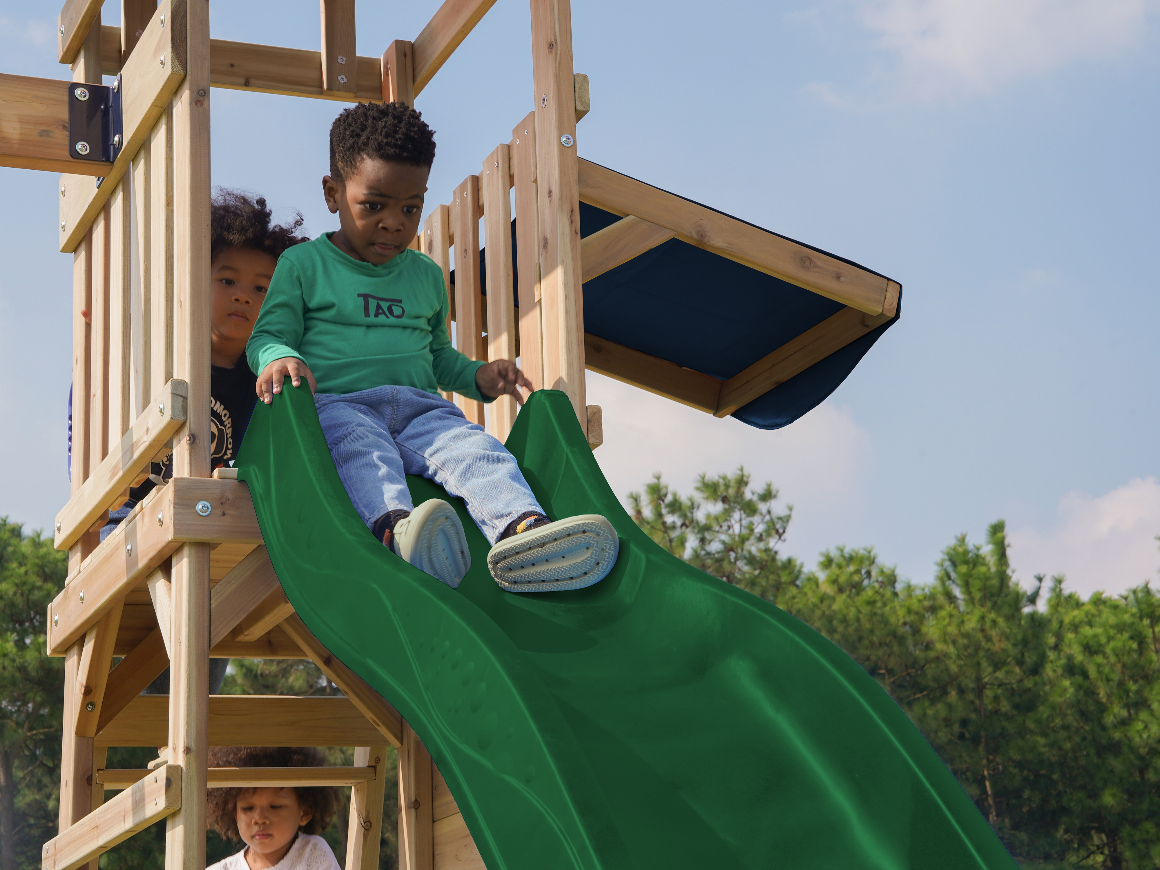 Malik play tower with double swing and play wall - green slide