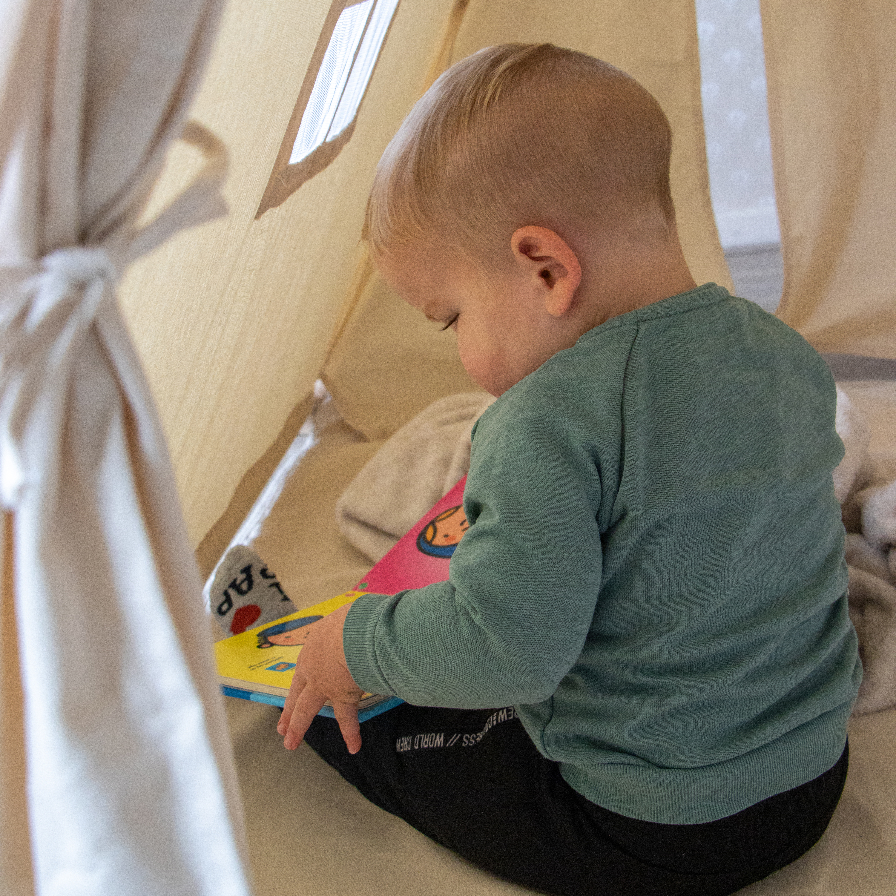 Sienna playtent with flags Cream