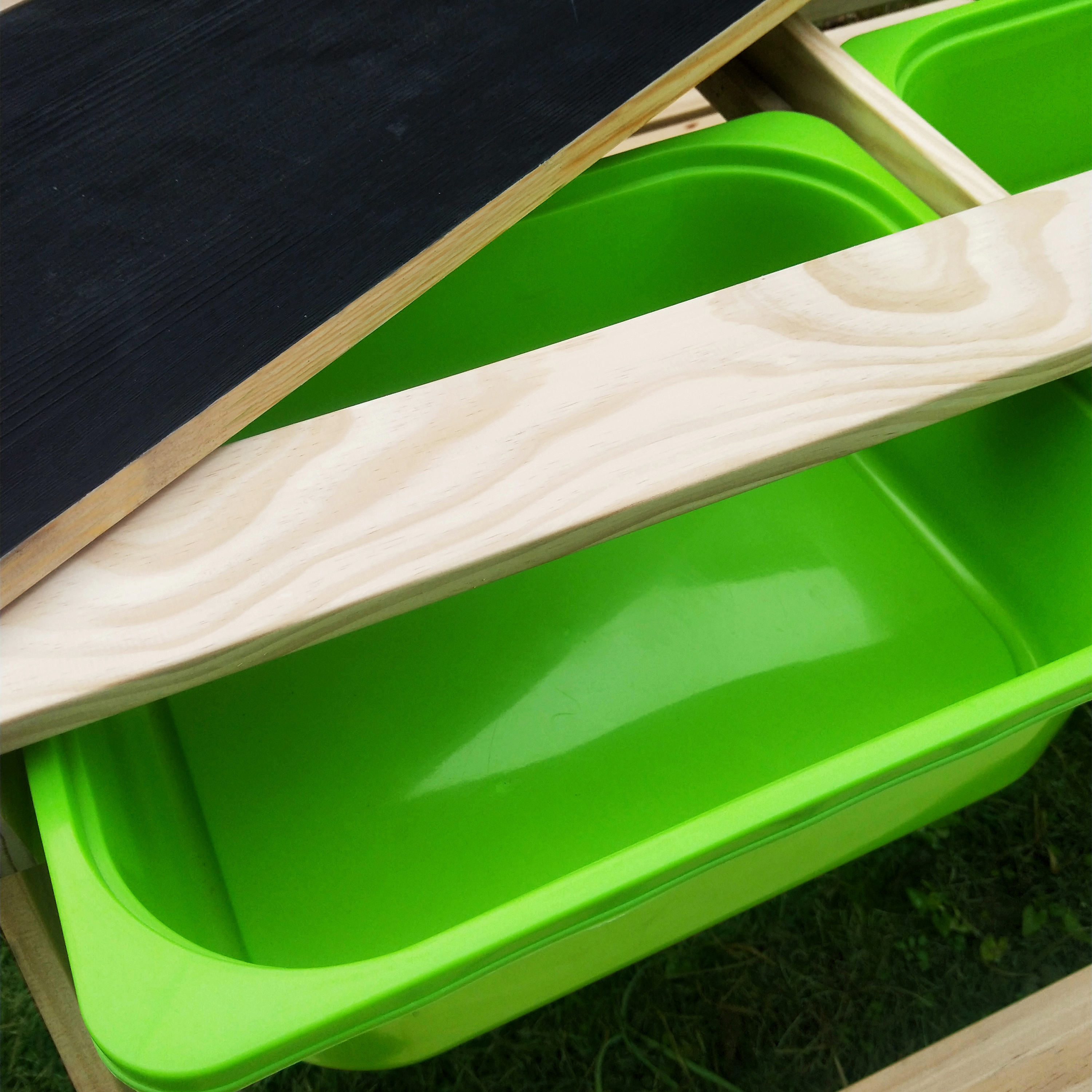 Dual Top 2.0 Sand & Water Picnic Table with Green Bins