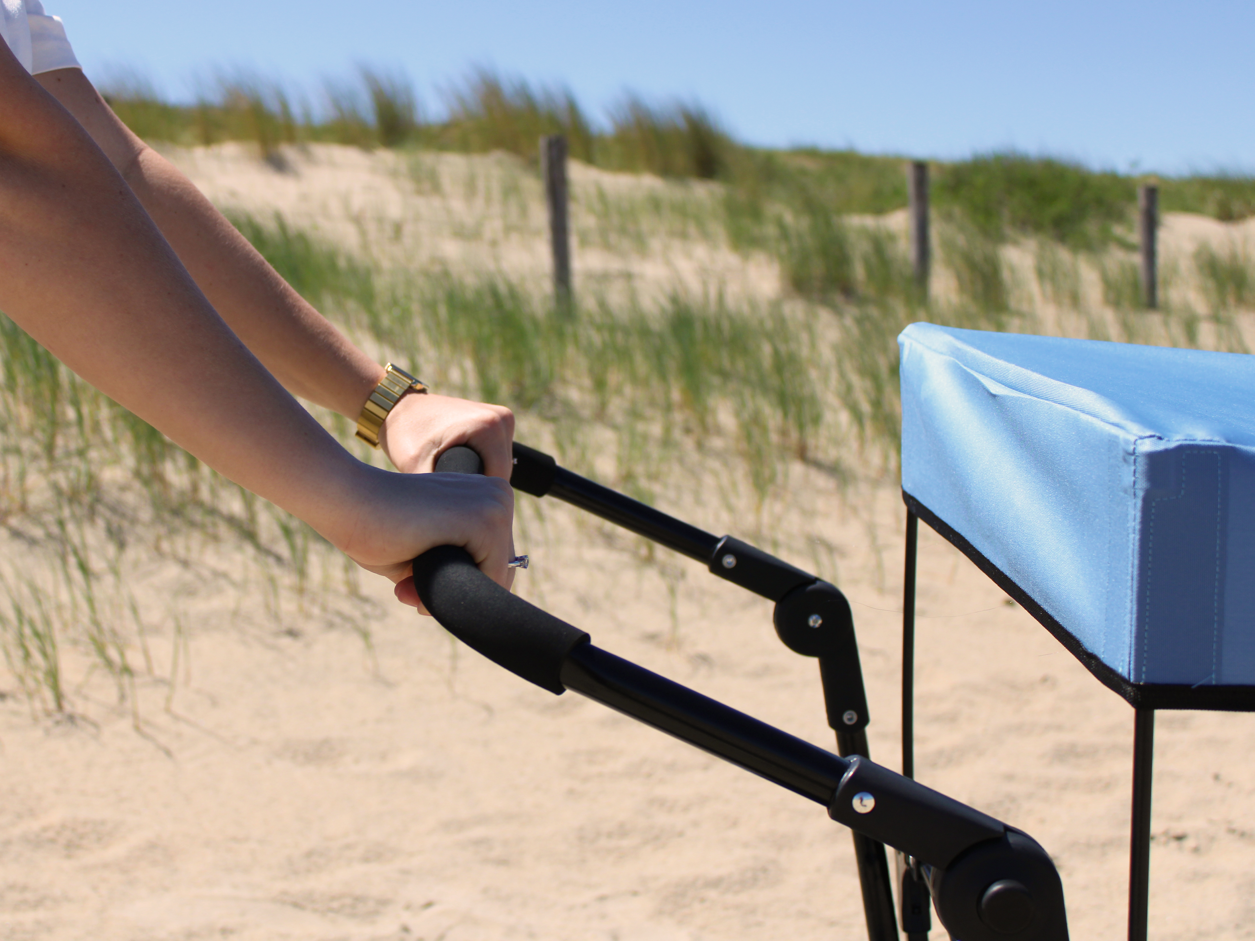 AB210 Foldable Beachwagon with roof, bag, brake and handlebar Blue